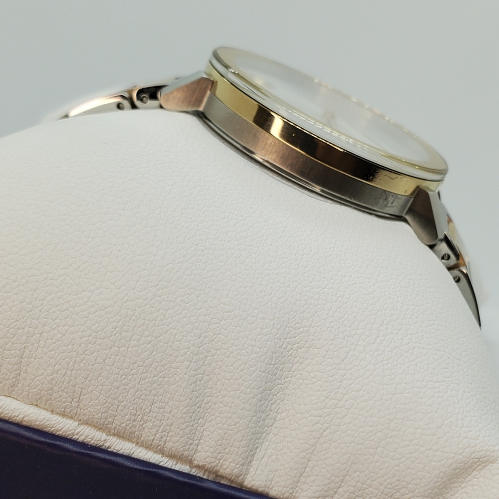 **SOLD** Movado BOLD Evolution Quartz Silver Dial Ladies Watch  - Picture 9 of 15
